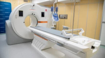 Nowoczesny tomograf i sprzęt diagnostyczny dla szpitala